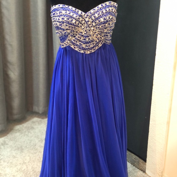 Formal dress - Picture 2 of 4